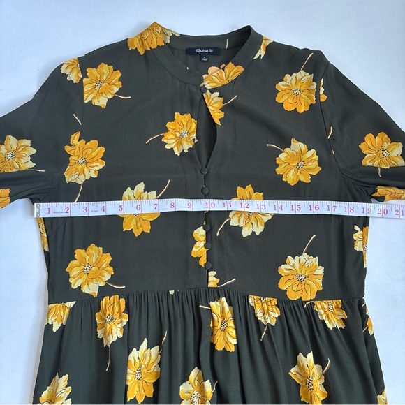 Madewell Button-Front Tier Dress in Fall Flowers
Effie Floral Dried Olive Small - Picture 12 of 17